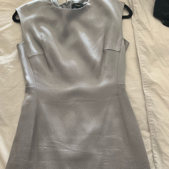 Theory cap sleeve structured fitted dress in cloud grey - Picture 3 of 6